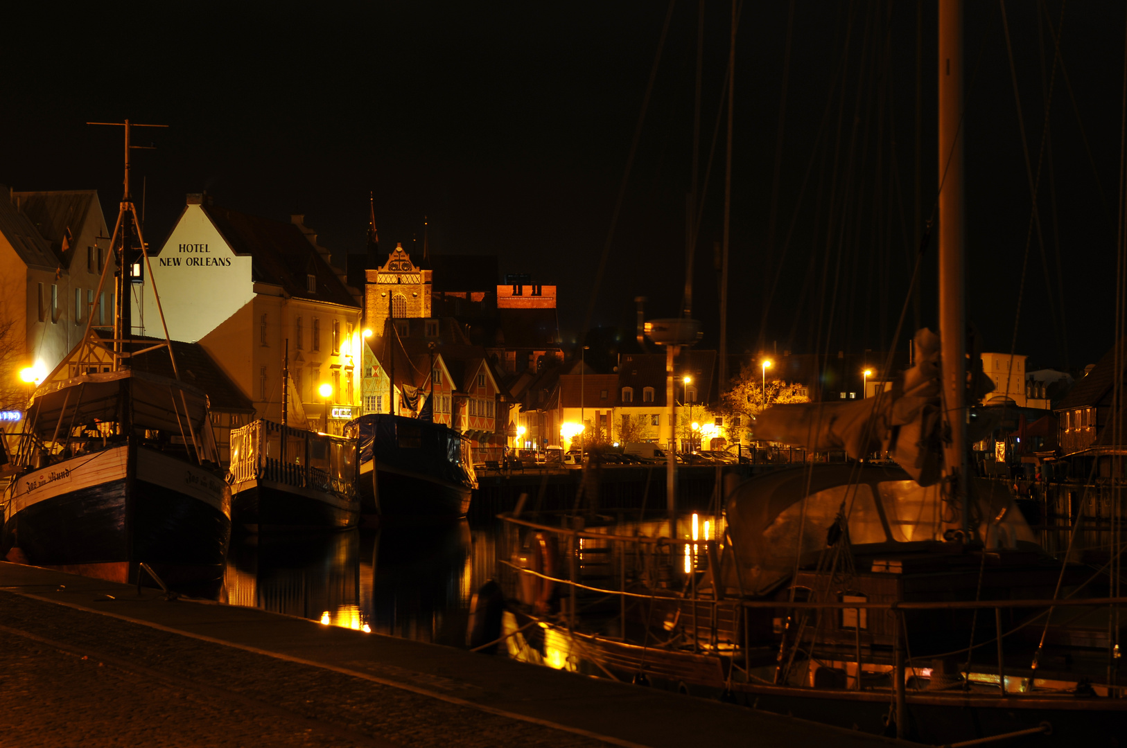 WISMAR BY NIGHT