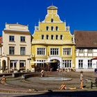 WISMAR. HEISSER TAG AM BRUNNEN.