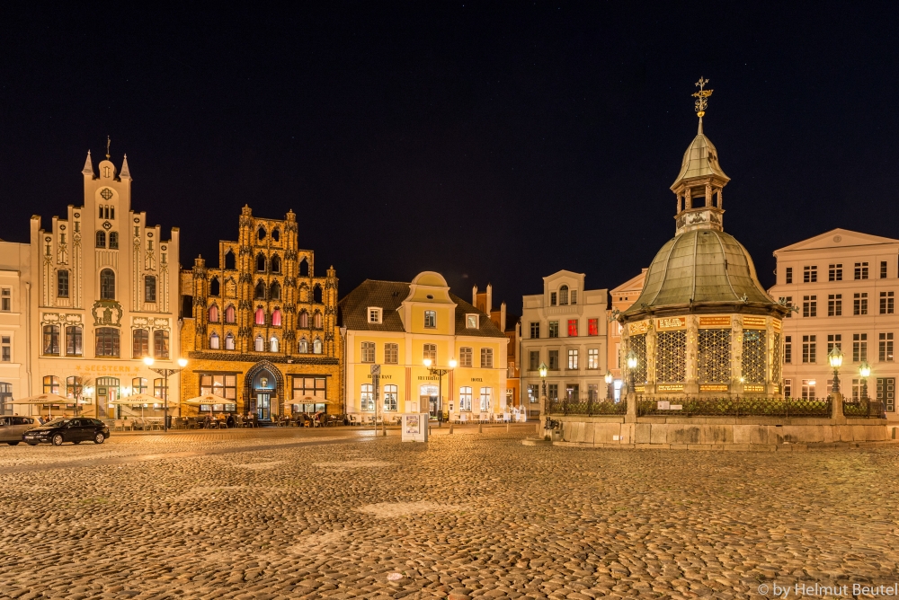 Wismar - Markplatz mit Wasserkunst