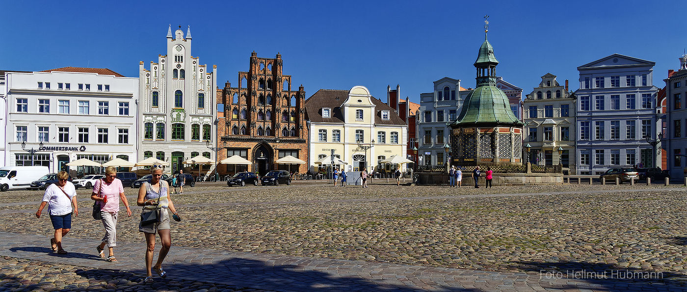 WISMAR. MARKT MIT WASSERKUNST.