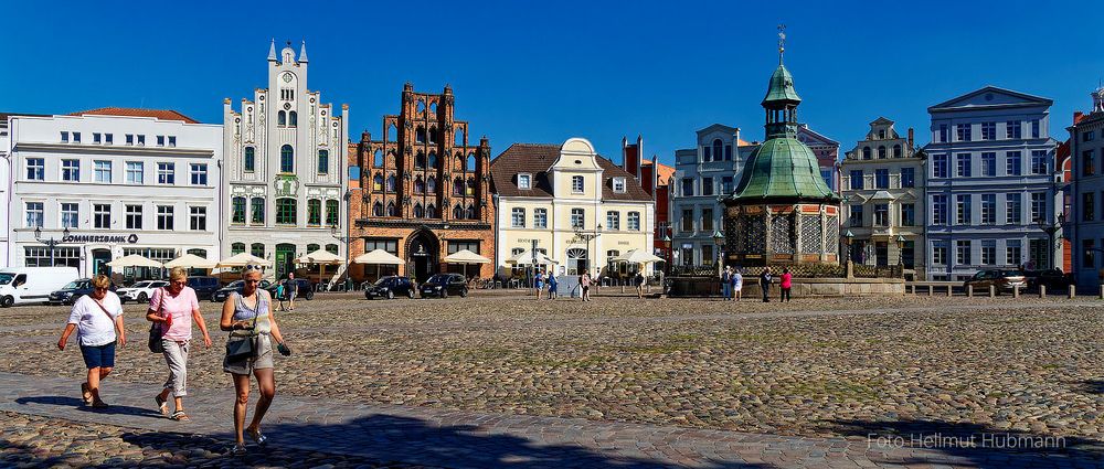 WISMAR. MARKT MIT WASSERKUNST.