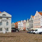 WISMAR. MARKTPLATZ. LINKS DER RECHTE TEIL VOM RATHAUS.