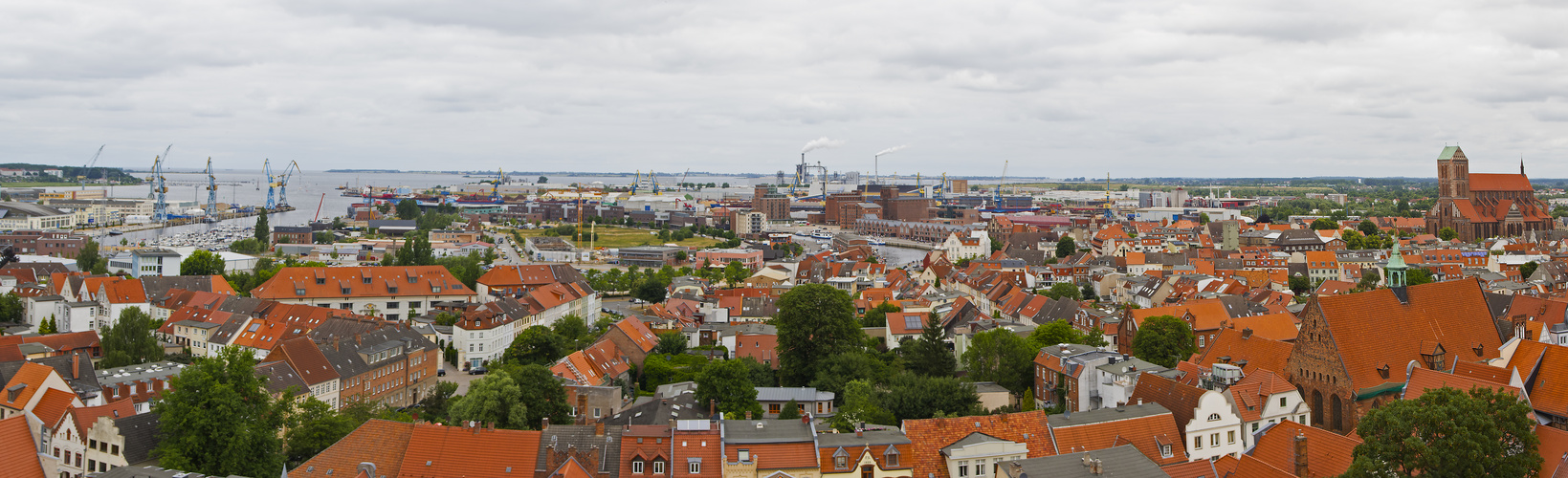 Wismar von oben gesehen. Altstadt und Hafen