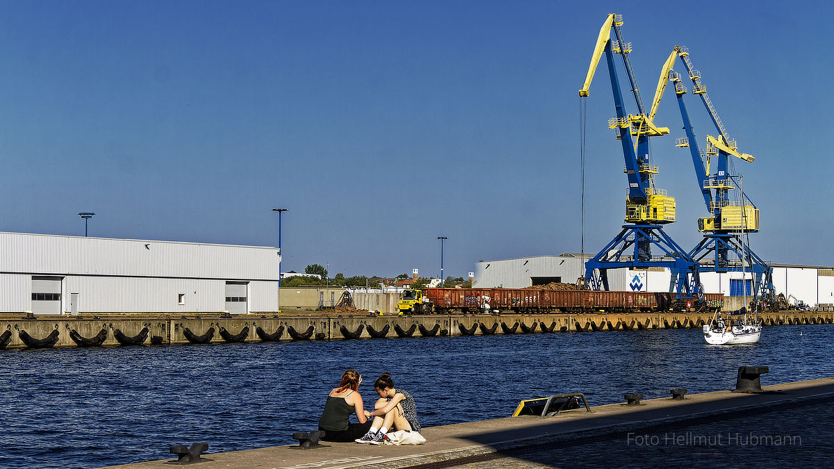 WISMAR. ZWEI VOM HAFEN. AHNUNGSLOS.