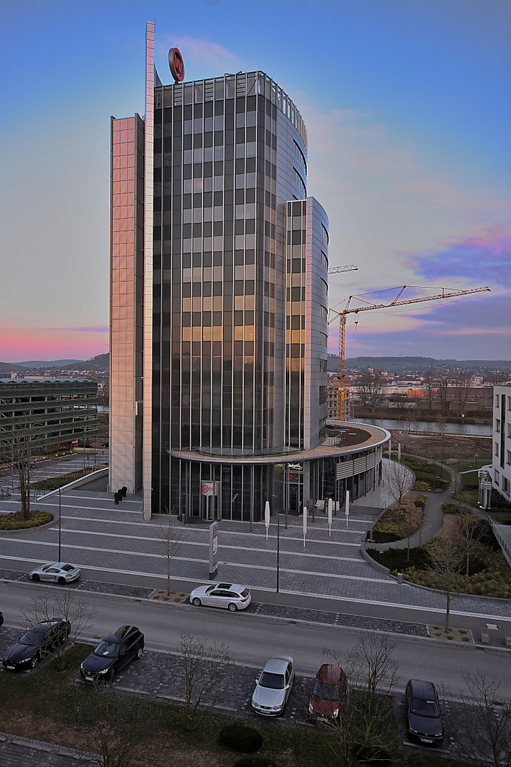 Wissenschafts- und Technologiezentrum im Abendrot