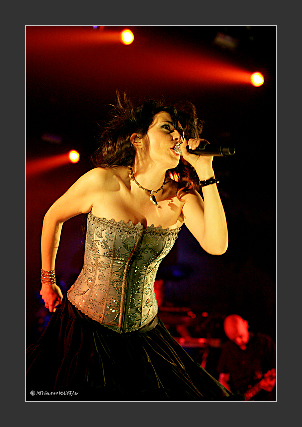 WITHIN TEMPTATION live on stage