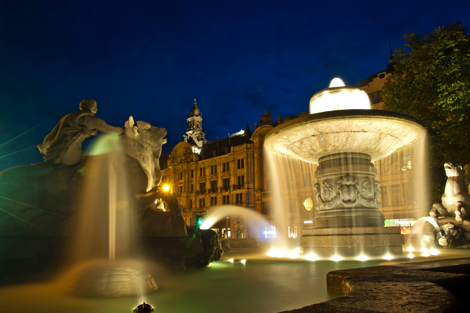 Wittelsbacherbrunnen zur Blauen Stunde