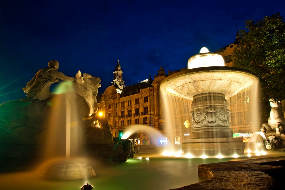 Wittelsbacherbrunnen zur Blauen Stunde