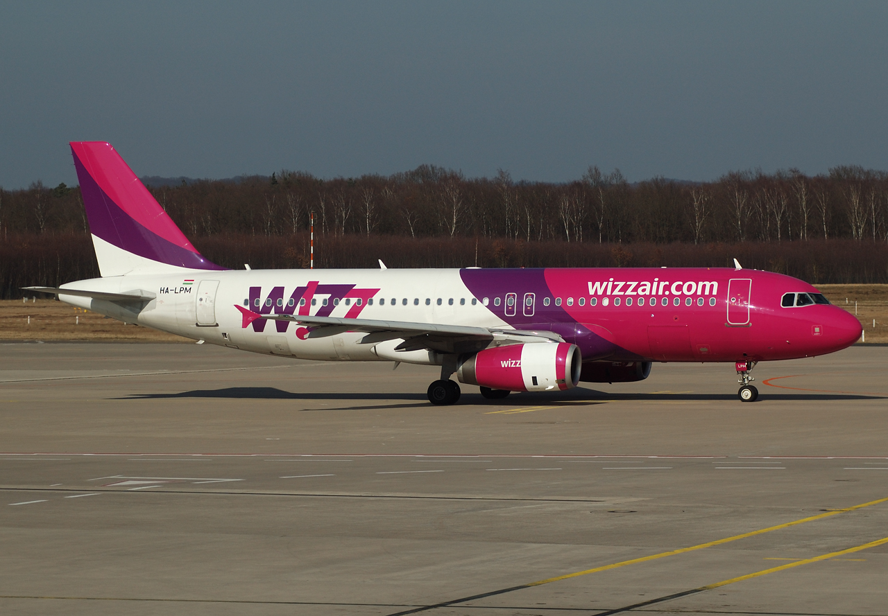 Wizz Air mit weißen Cowlings