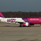 Wizz Air mit weißen Cowlings
