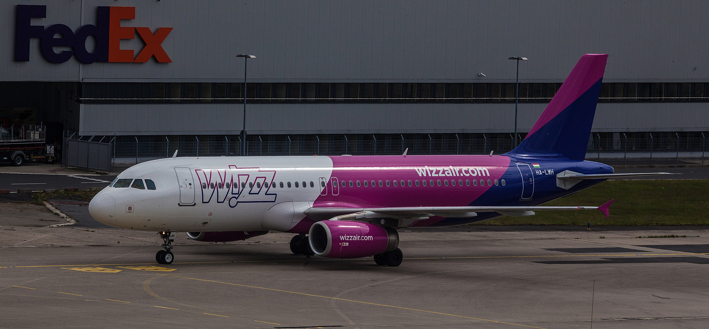 WizzAir A320-200 - Kennung HA-LWH 