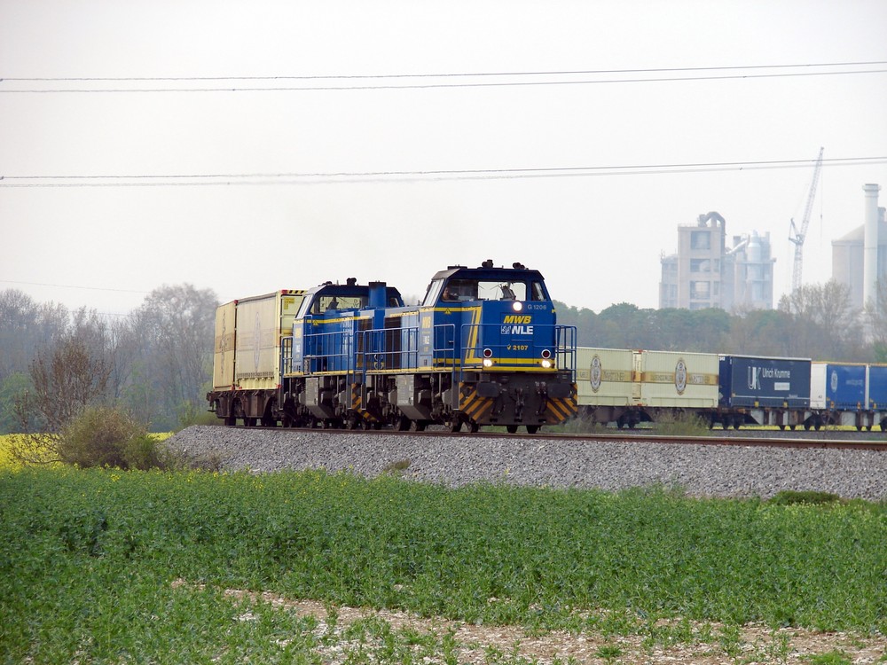 WLE - MWB Doppeltraktion vor "Warsteiner Zug"