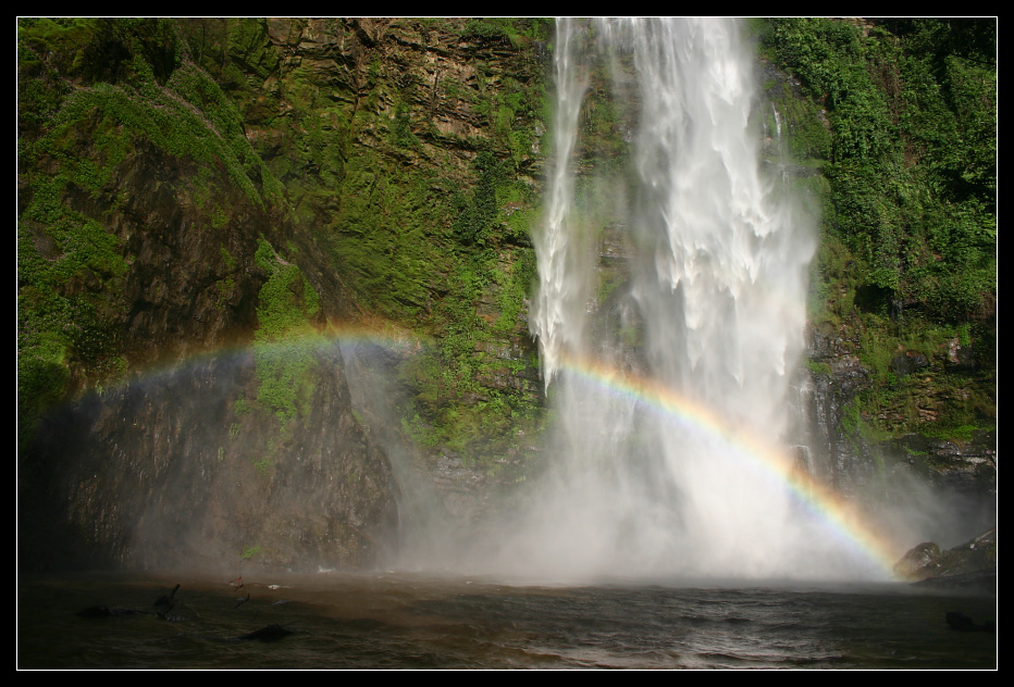 ... Wli Waterfall, Ghana ...