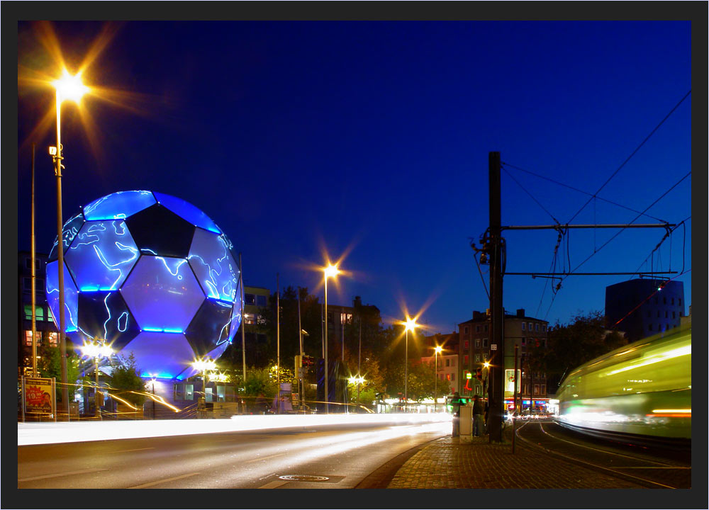 WM Ball in Hannover mit Straßenbahn