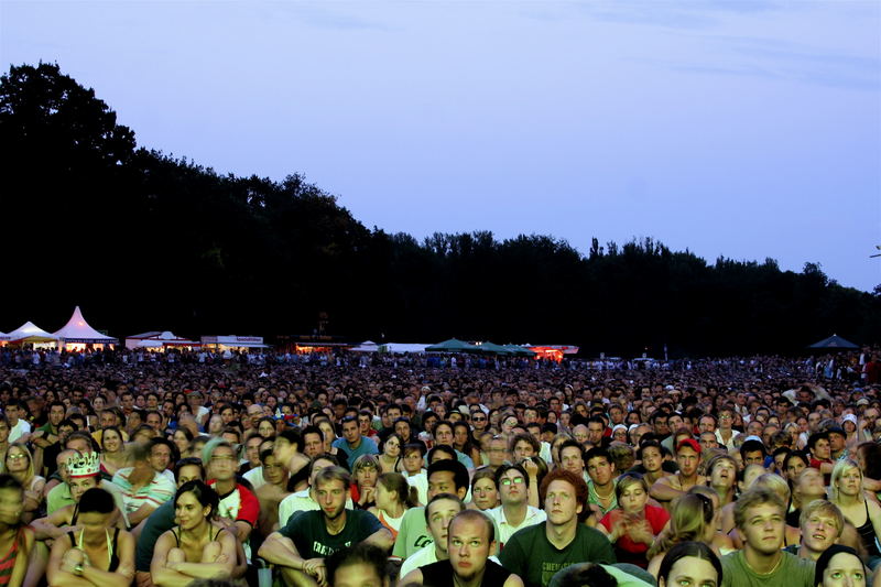 WM-Fussball auf Grossleinwand