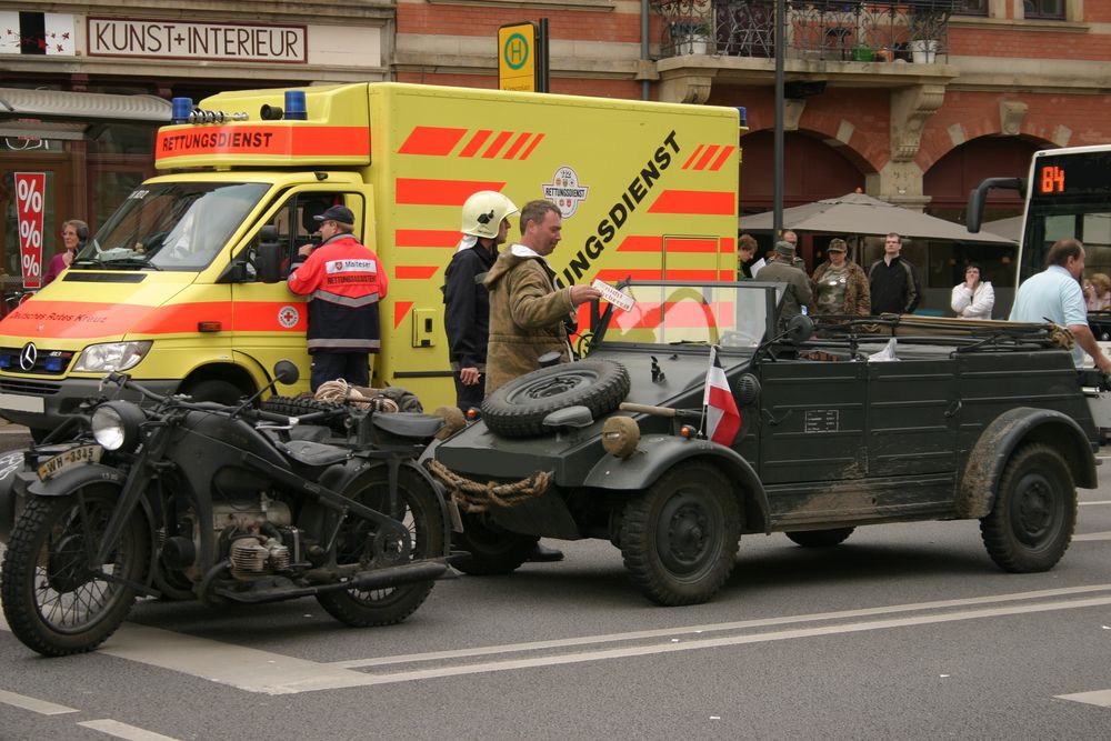 wo-bitte-gehts-zur-front-foto-bild-autos-zweir-der-milit-r