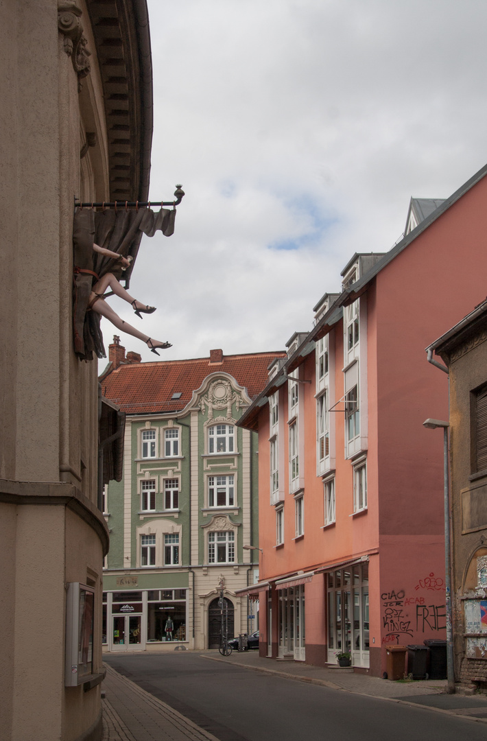 Wo  die  Beine aus dem Fenster   hängen