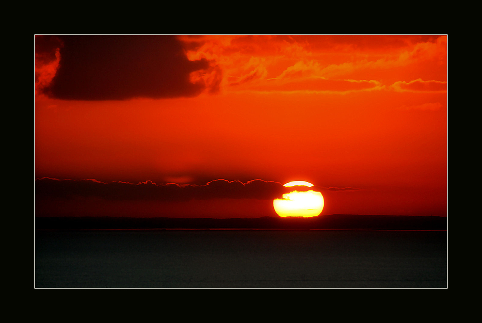 Wo die Sonne das Meer berührt... Où le soleil touche le ciel...  Cuando el sol toca el cielo....