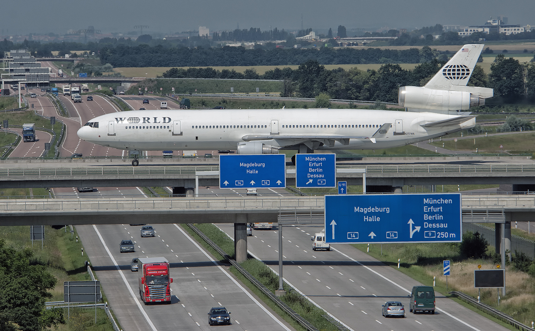 Wo geht's hier bitte zum Flughafen? 