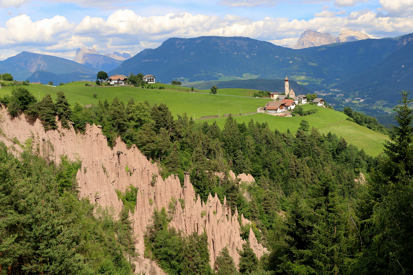 Wo Pyramiden aus dem Boden wachsen......