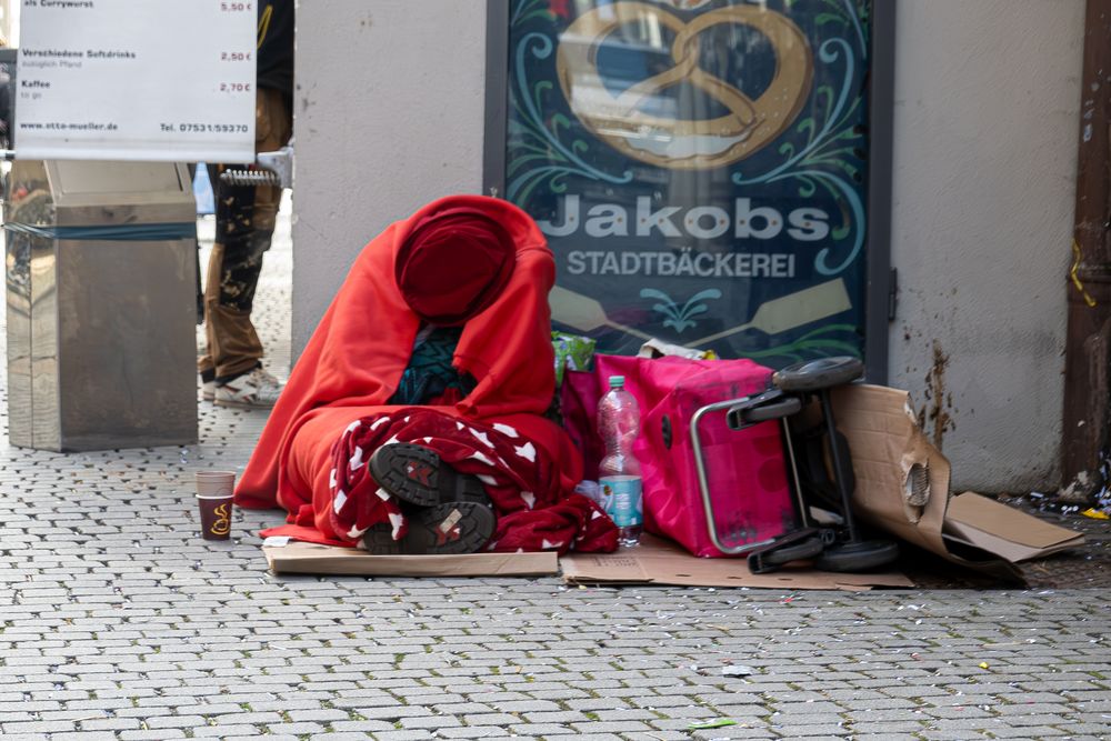 wo sind jetzt die Helden- die mir zeigen wollten - wie Armut aussieht! sie schweigen kläglich!