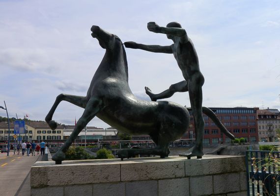 Wo steht dieser Versuch des Jungen aufzusitzen ?