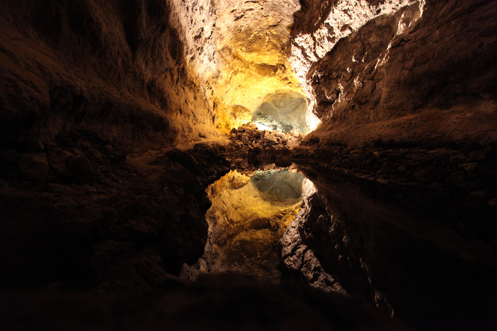 Wo unterirdische Höhlensysteme ..Cueva de los Verdes