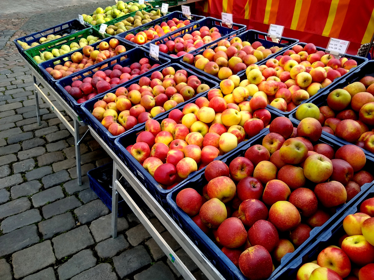 Wochenmarkt - Äpfel