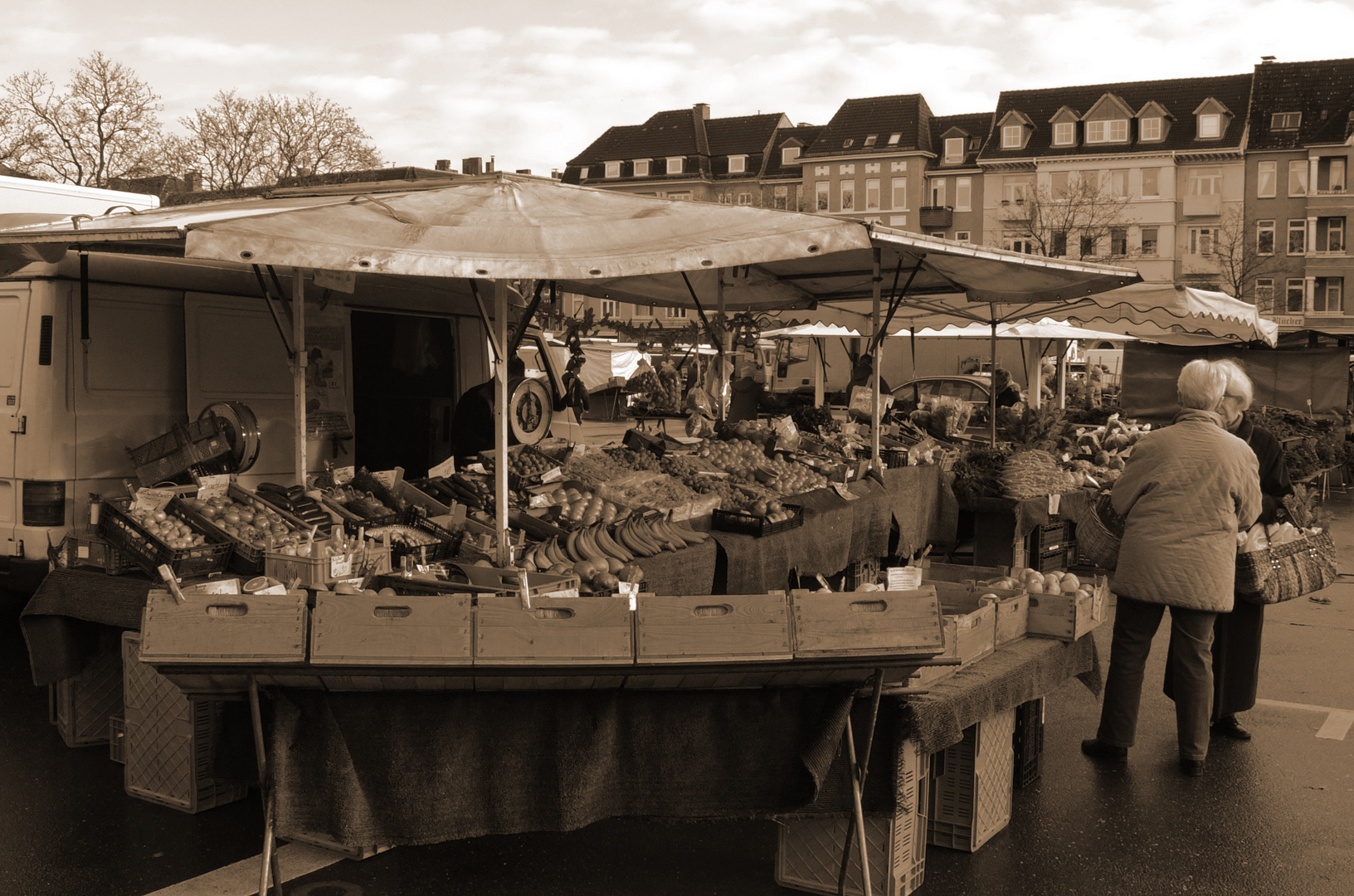 Wochenmarkt als Treffpunkt für Rentner