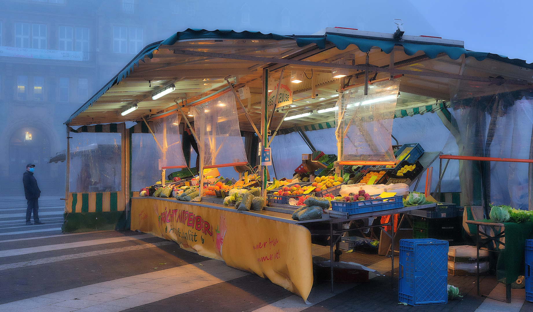 Wochenmarkt am 9.12.2020 am Rathaus in Remscheid-2-