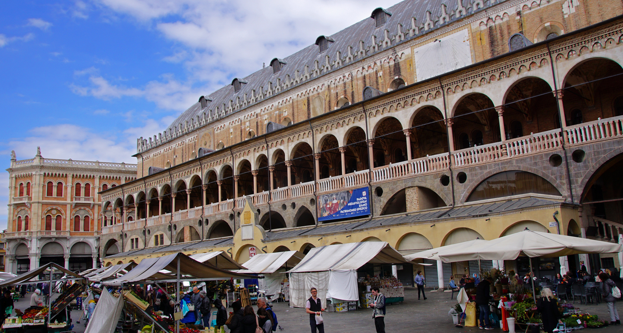Wochenmarkt am Palazzo della Ragione