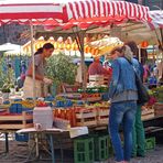 Wochenmarkt auf dem Münsterplatz in Freiburg (Br.)