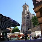 Wochenmarkt mit St. Michael in Schwäbisch-Hall