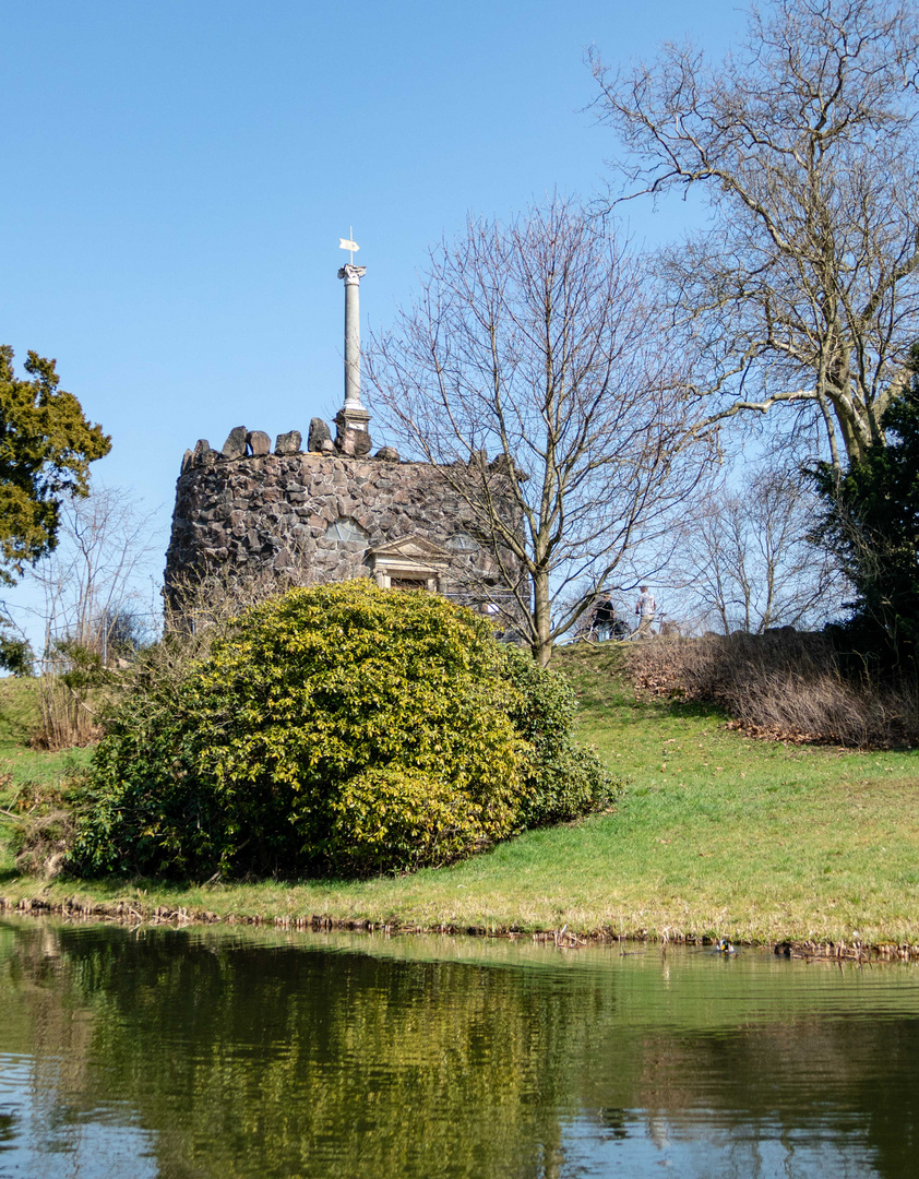 Wörlitzer Park - Blick zum Monument