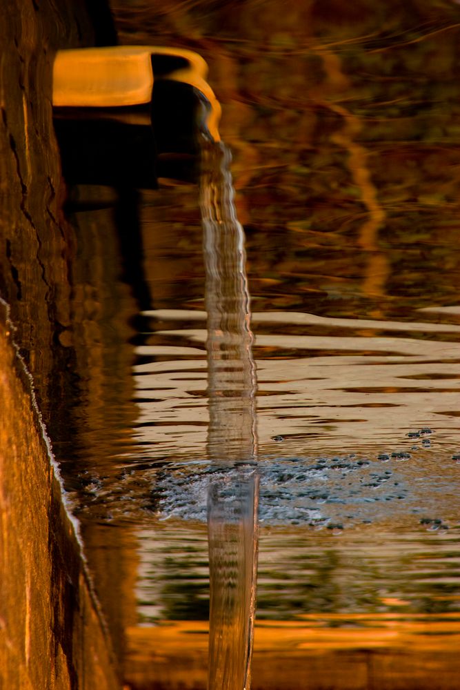 Wohin fließt das Wasser Foto & Bild | experimente, wasser, Bilder auf ...