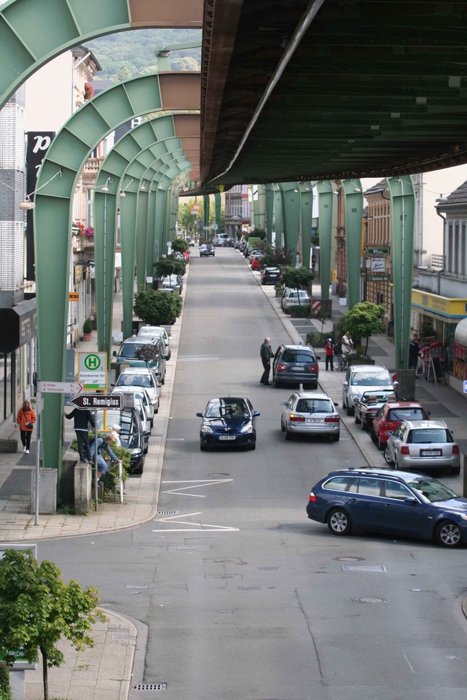 Wohnen an der Schwebebahn..