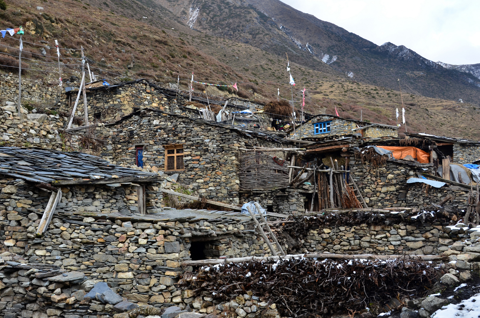 Wohnhäuser in Samdo auf 3760 m Höhe im Manaslu-Gebiet