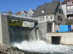 "Wohnidylle" am Stausee in Wuppertal-Beyenburg / Rauschunterdrückung Fehlanzeige