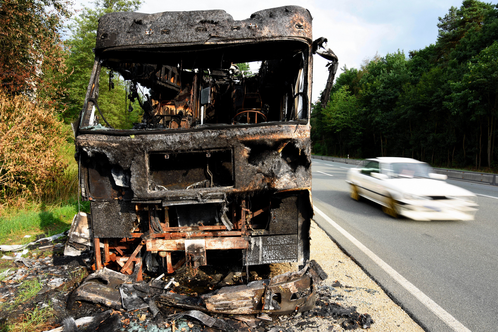 Wohnmobil nach Brand Bild 3