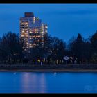 wohnturm am blauen fluß