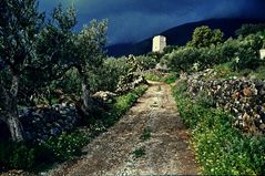 Wohnturm am Ende der Strasse. Mani. GR.  ..DSC_6946