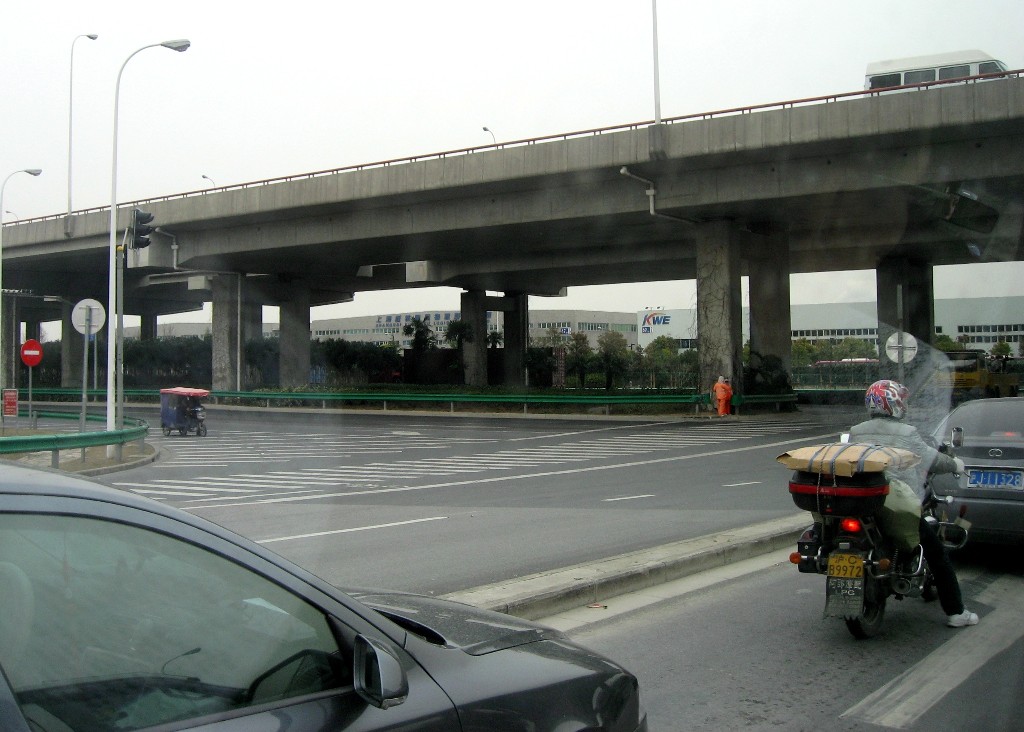 Wohnviertel mit seiner Autobahn-Anbindung.