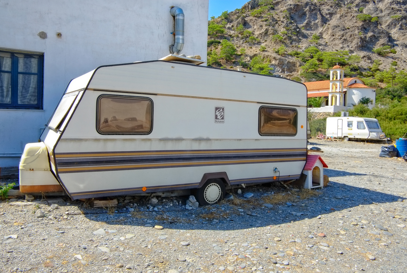 Wohnwagen mit Hundehütte in Sougia 9