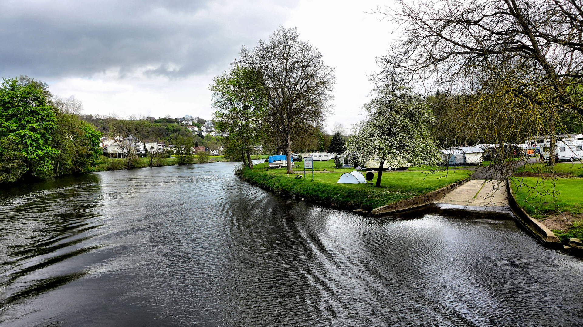 Wohnwagenplatz an der Lahn