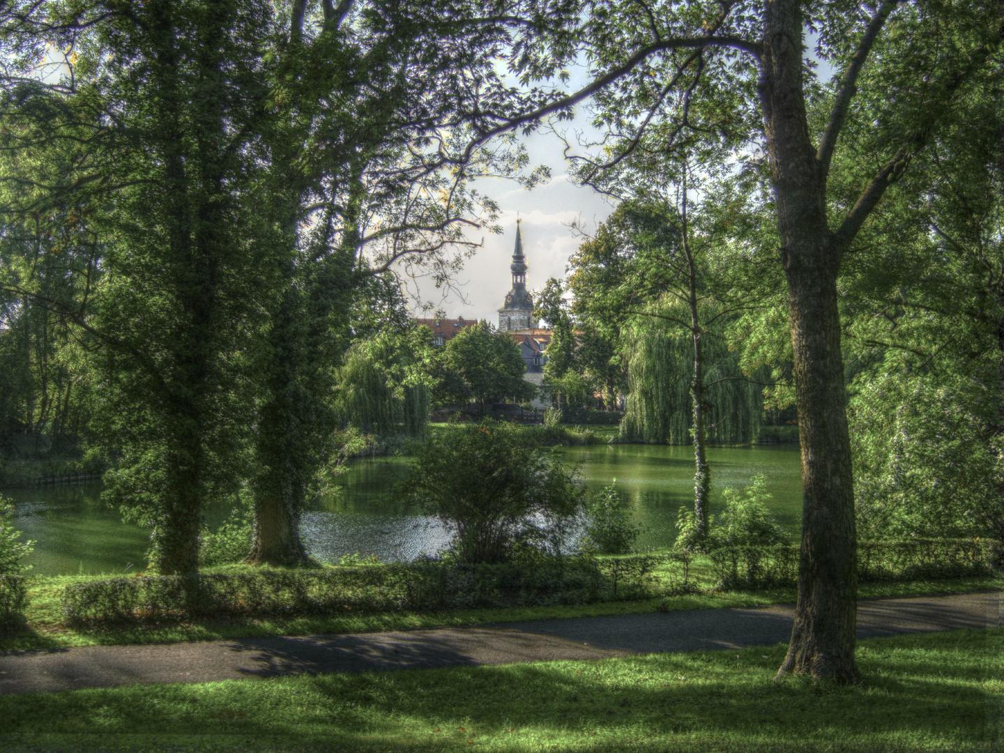 Wolfenbüttel Hauptkirche Beatae Mariae Virginis /BMV) vom Stadtgraben aus gesehen in HDR Tonemapping