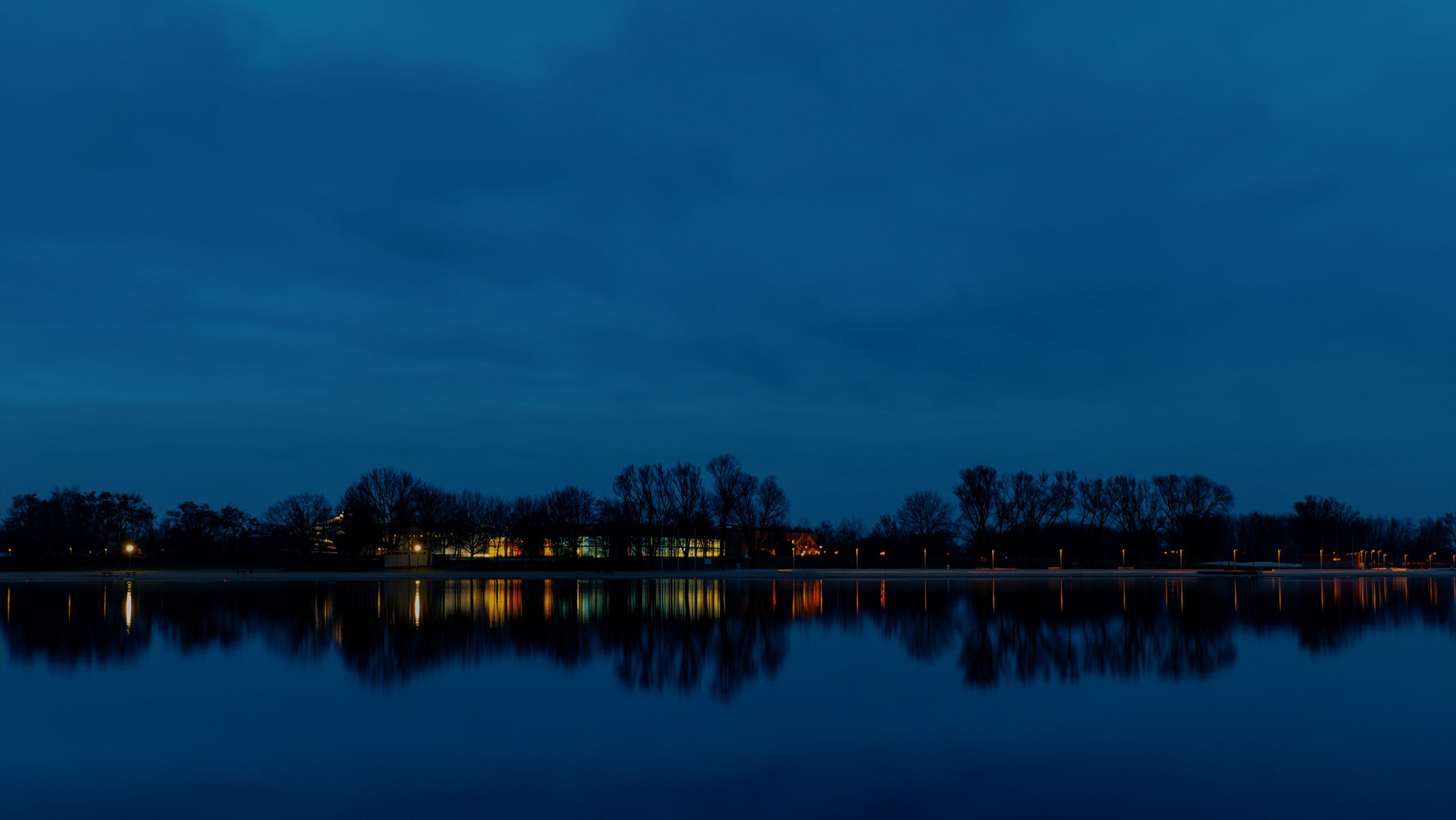 Wolfsburg am Mittellandkanal....