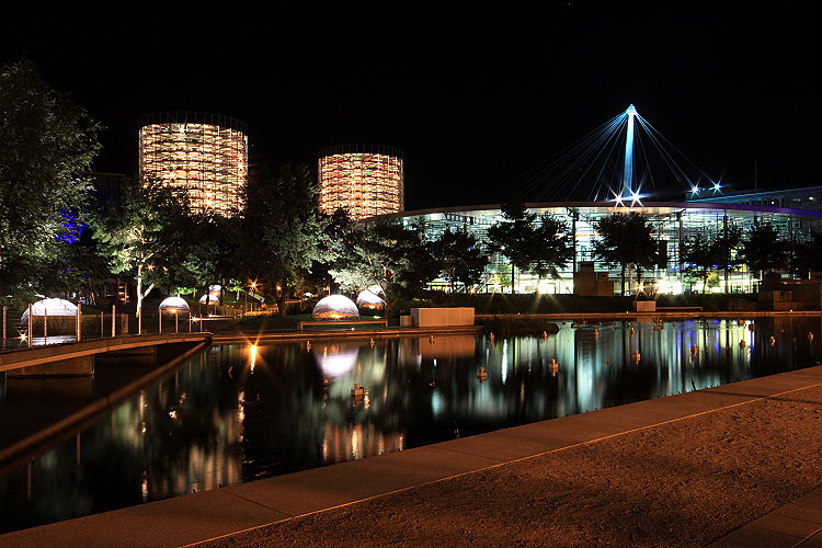 Wolfsburg [Autostadt bei Nacht]