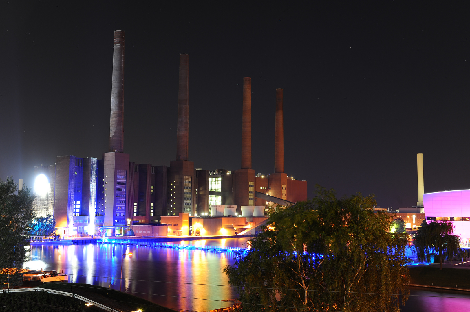 Wolfsburg bei Nacht II