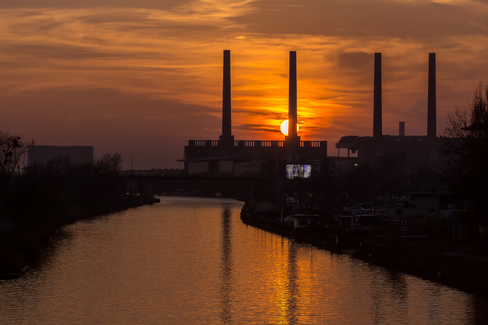 Wolfsburg im Sonnenuntergang