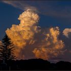 Wolke des Atom-Kraftwerks in der Schweiz abends von Inzlingen aus